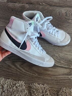 Nike Blazers High top Kids 7y / Womens 8 White  with Pink and Black Swoosh